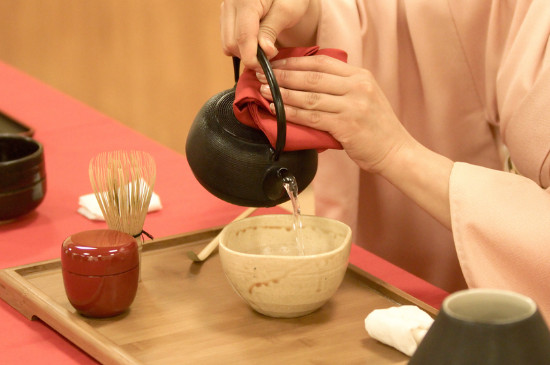 女人喝茶要行扣茶禮嗎，叩茶禮女士能用嗎？