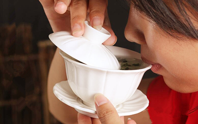 三才蓋碗的正確拿法，三才蓋碗抓碗法圖解