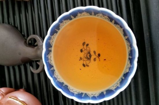 大紅袍第一泡要倒掉嗎，洗茶水需倒掉但第一泡出湯