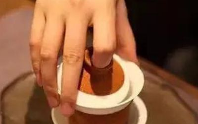 三才蓋碗的正確拿法，三才蓋碗抓碗法圖解