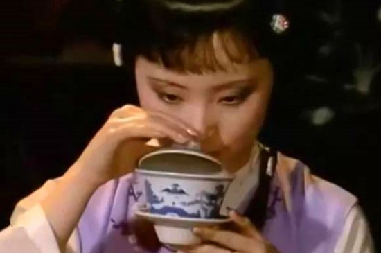 女士喝茶優(yōu)雅姿勢，女士正確喝茶姿勢禮儀