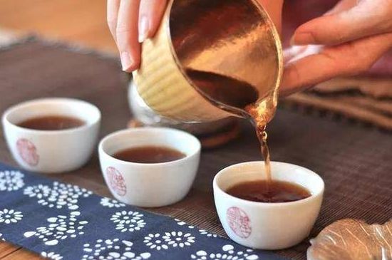 喝茶茶桌上的禮儀有哪些，泡茶待客十大禮儀不可不做！