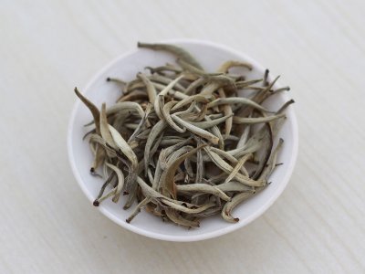 白茶品質(zhì)如何區(qū)分，白茶的優(yōu)劣質(zhì)量辨別方法