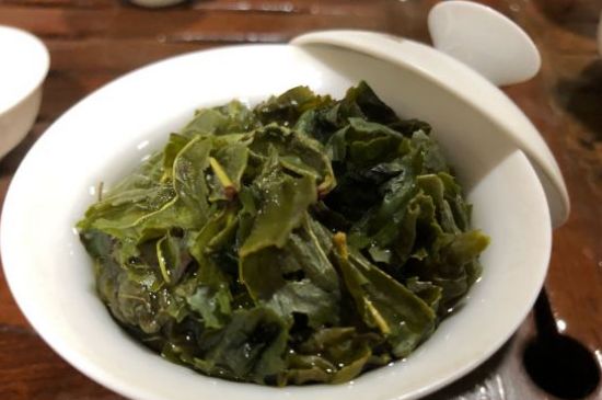 香精茶喝多了會(huì)怎么樣，茶葉加香精有什么害處？