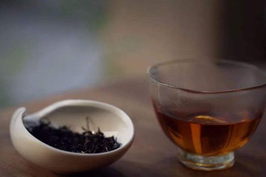 泡好的茶水放冰箱能保存多久，泡好的茶冷藏放多久？