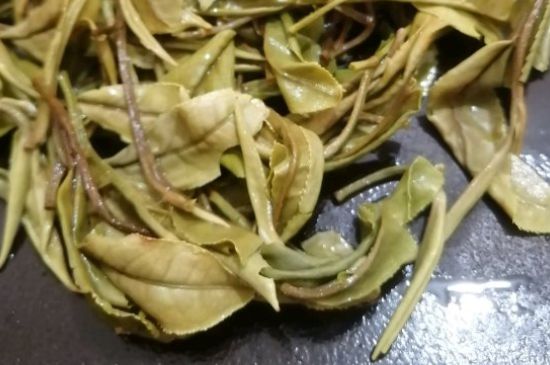 春茶上市白茶的好壞怎么區(qū)分，春白茶怎么分辨好不好？