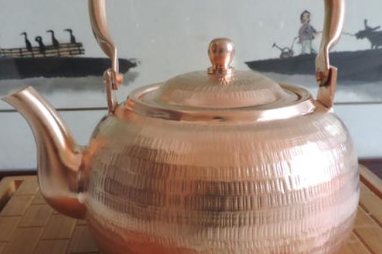 用銅壺?zé)惺裁唇桑~壺煮水的兩大忌諱和好處