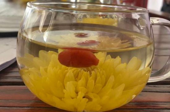 晚上可以喝菊花茶泡水嗎，睡覺前能不能喝菊花茶？