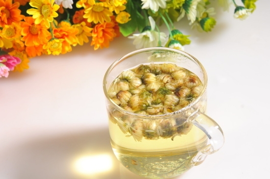 喝菊花茶有什么效果，女人長(zhǎng)期喝菊花茶好嗎？