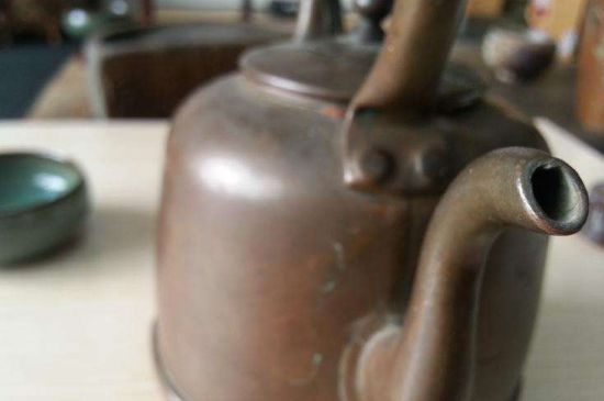 用銅壺?zé)惺裁唇?，銅壺煮水的兩大忌諱和好處