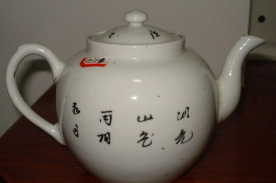 瓷壺適合泡什么茶，瓷器茶具喝什么茶好