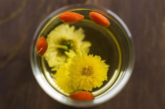 菊花茶的最佳搭配有哪幾樣，菊花茶和什么搭配喝效果好？
