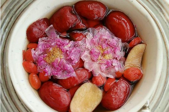 喝玫瑰花茶能祛斑嗎，玫瑰花茶有祛斑的功效嗎？