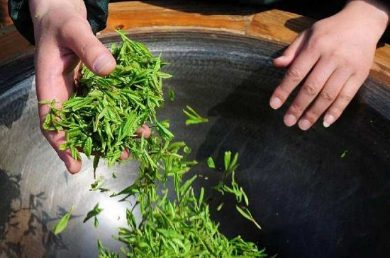 龍井茶炒茶葉怎么炒出好茶色，茶葉怎樣做出來(lái)最綠？