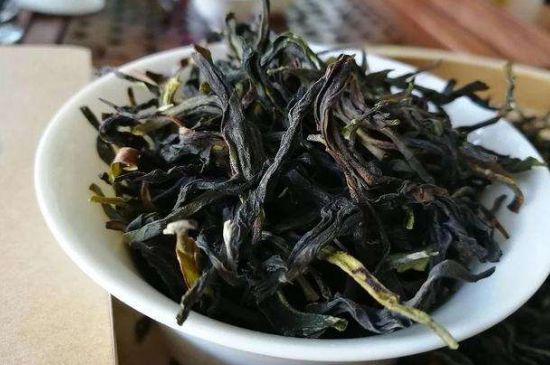 鴨屎香單叢雪片茶的特點，鳳凰雪片茶有什么特點？