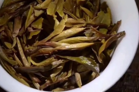 老白茶上火還是去火？夏季喝煮的老白茶會容易上火！