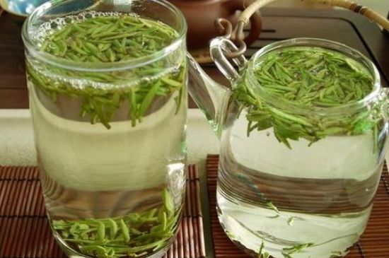 竹葉青和雀舌哪個(gè)貴，竹葉<a href=http://m.sdeasyshipping.com/fenlei/wulongcha/ target=_blank class=infotextkey>青茶</a>貴嗎？