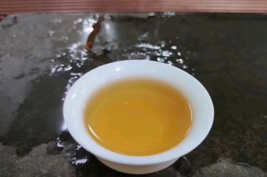 新舊白茶怎么區(qū)分，怎么分辨白茶是新還是舊