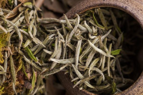福鼎白茶要喝老的嗎，為什么喝白茶要喝老茶存新茶？