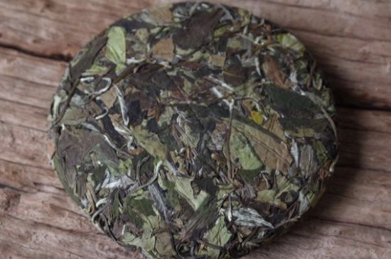 怎么撬老白茶茶餅不容易碎，福鼎白茶如何撬茶方法