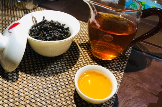 為什么喝巖茶會(huì)上火，巖茶喝多上火怎么辦？