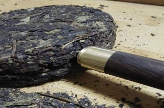 伏茶里的金花是黃曲霉素嗎，金花茯茶里的是什么菌