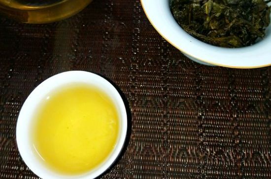 一天什么時(shí)候喝黑茶最好，喝黑茶一天最佳時(shí)間和季節(jié)