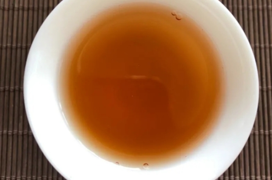 老白茶上火還是去火？夏季喝煮的老白茶會容易上火！