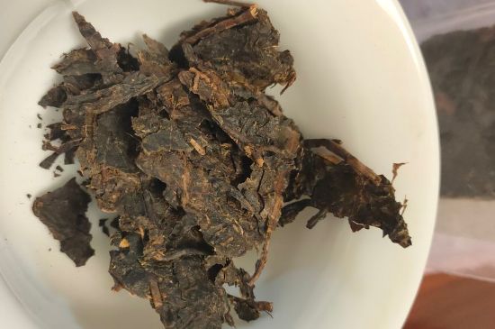 一天什么時(shí)候喝黑茶最好，喝黑茶一天最佳時(shí)間和季節(jié)