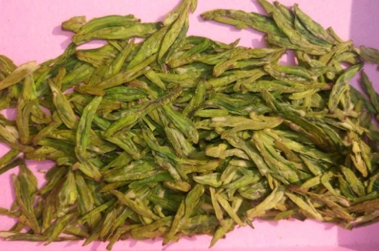 西湖龍井新茶和陳茶的區(qū)別，怎么區(qū)分龍井新茶和舊茶？
