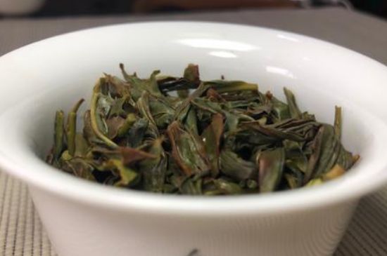 蜜蘭香和鴨屎香區(qū)別，鳳凰單樅鴨屎香vs蜜蘭香圖片對(duì)比