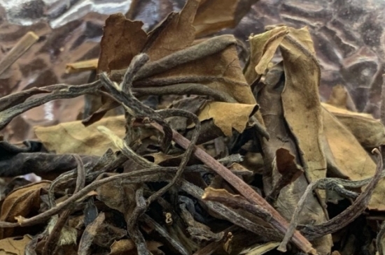 老白茶上火還是去火？夏季喝煮的老白茶會容易上火！