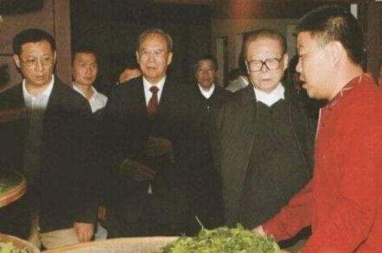 母樹大紅袍給誰喝了，為什么母樹大紅袍叫三棵六株？