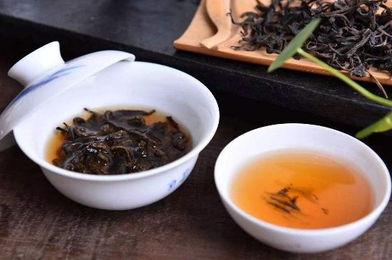 茯磚茶與普洱茶哪個(gè)好，茯茶和普洱茶口味區(qū)別