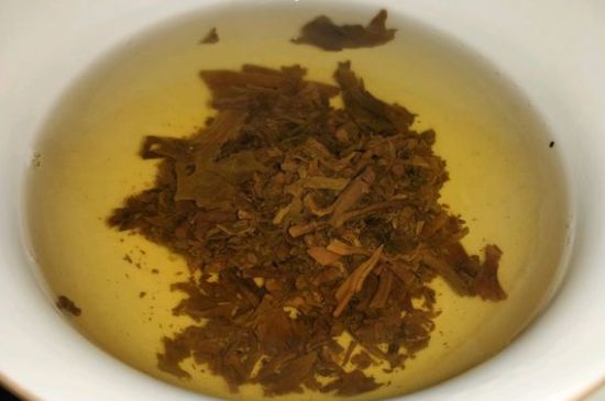 女人喝紅茶好還是喝普洱茶好，普洱茶和紅茶哪個(gè)適合女人喝
