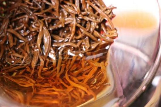 300塊錢的金駿眉能喝嗎，兩三百多金駿眉和一千多區(qū)別