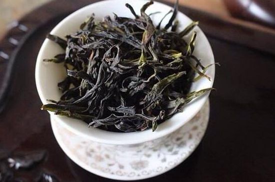 鴨屎香單叢雪片茶的特點，鳳凰雪片茶有什么特點？