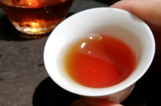 長期喝巖茶會(huì)上火嗎？巖茶這樣喝了容易上火！