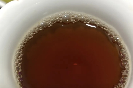 老白茶上火還是去火？夏季喝煮的老白茶會容易上火！