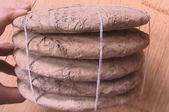 茯磚茶與普洱茶哪個(gè)好，茯茶和普洱茶口味區(qū)別