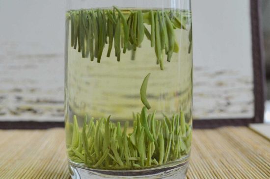 雀舌和竹葉青的區(qū)別，雀舌對比竹葉青圖片