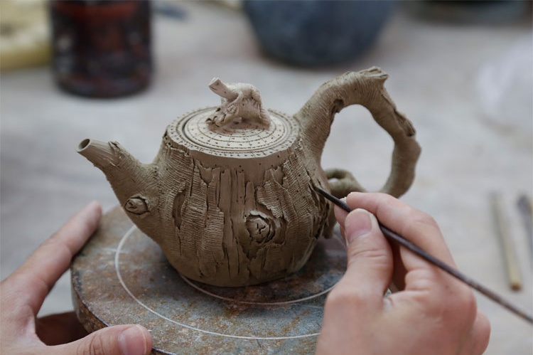 仿木外皮紫砂壺，創(chuàng)意木樁手工雕刻紫砂壺