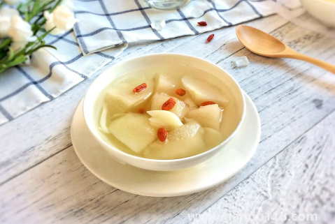 煮梨水用開(kāi)水還是冷水（煮梨水的做法）